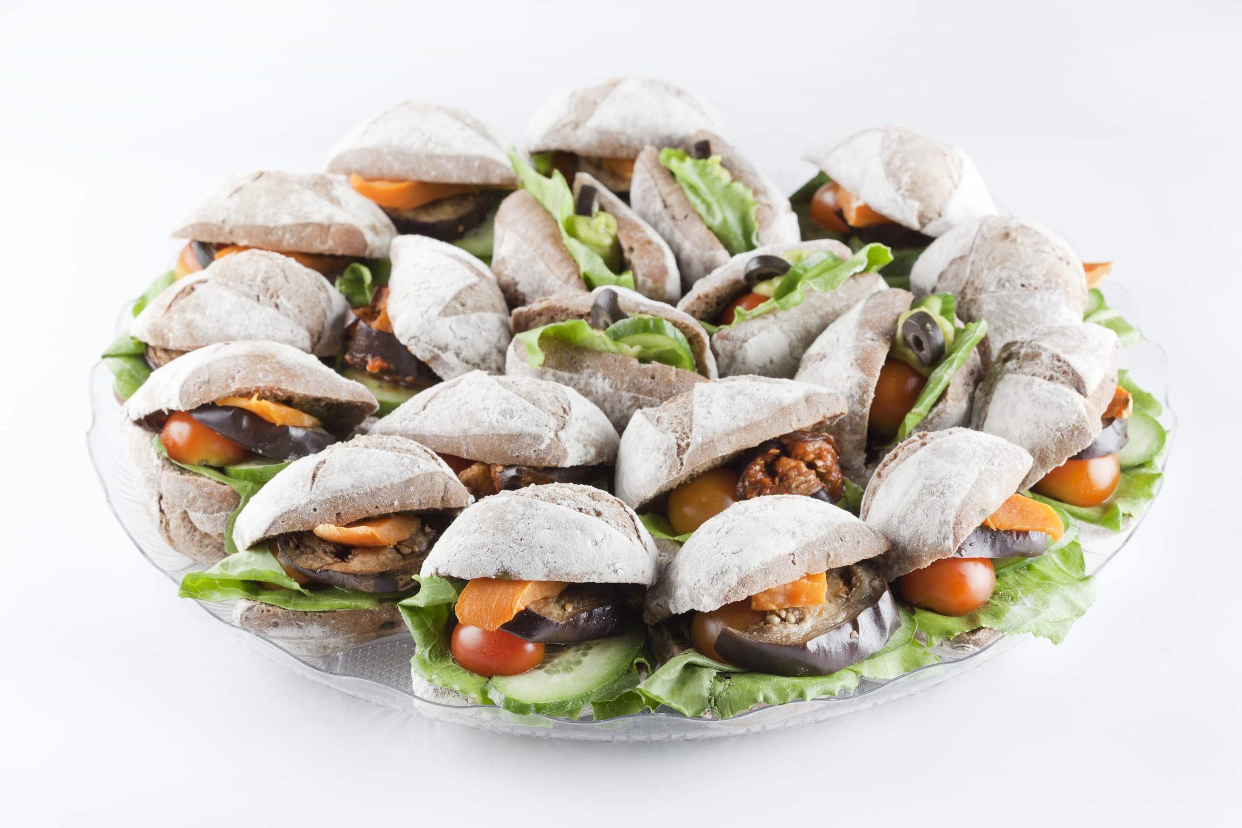 חגיגה של טעמים עם מגשי אירוח בנתניה