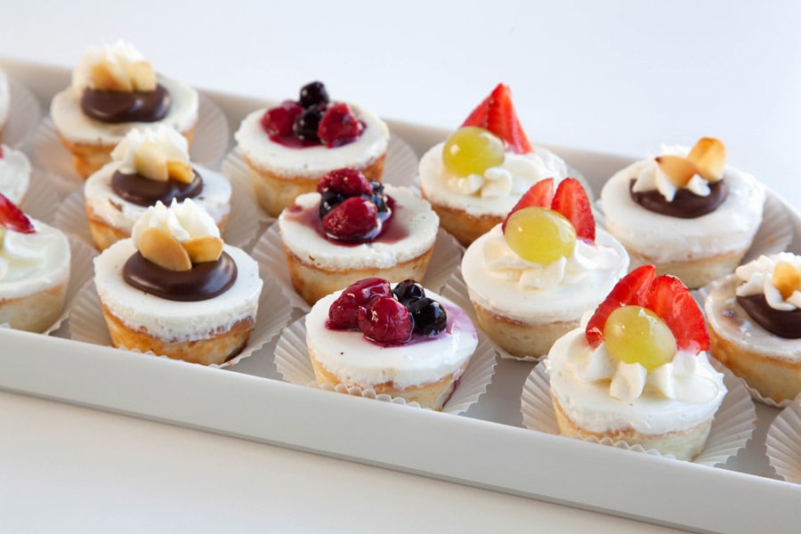 צילום של מיני עוגות גבינה קלאסית אפויה